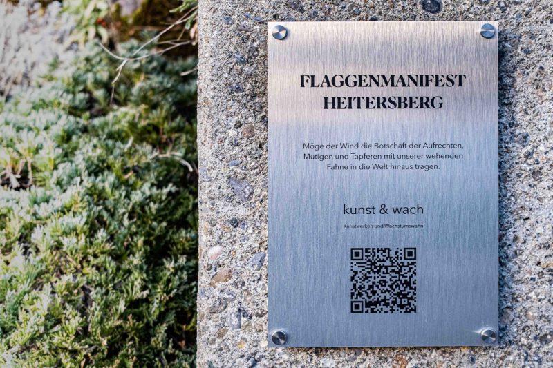 Flaggenmanifest Heitersberg, Schild